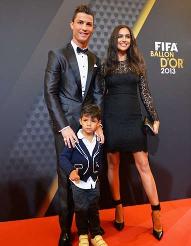 Cristiano Ronaldo com a namorada, Irina, e o filho