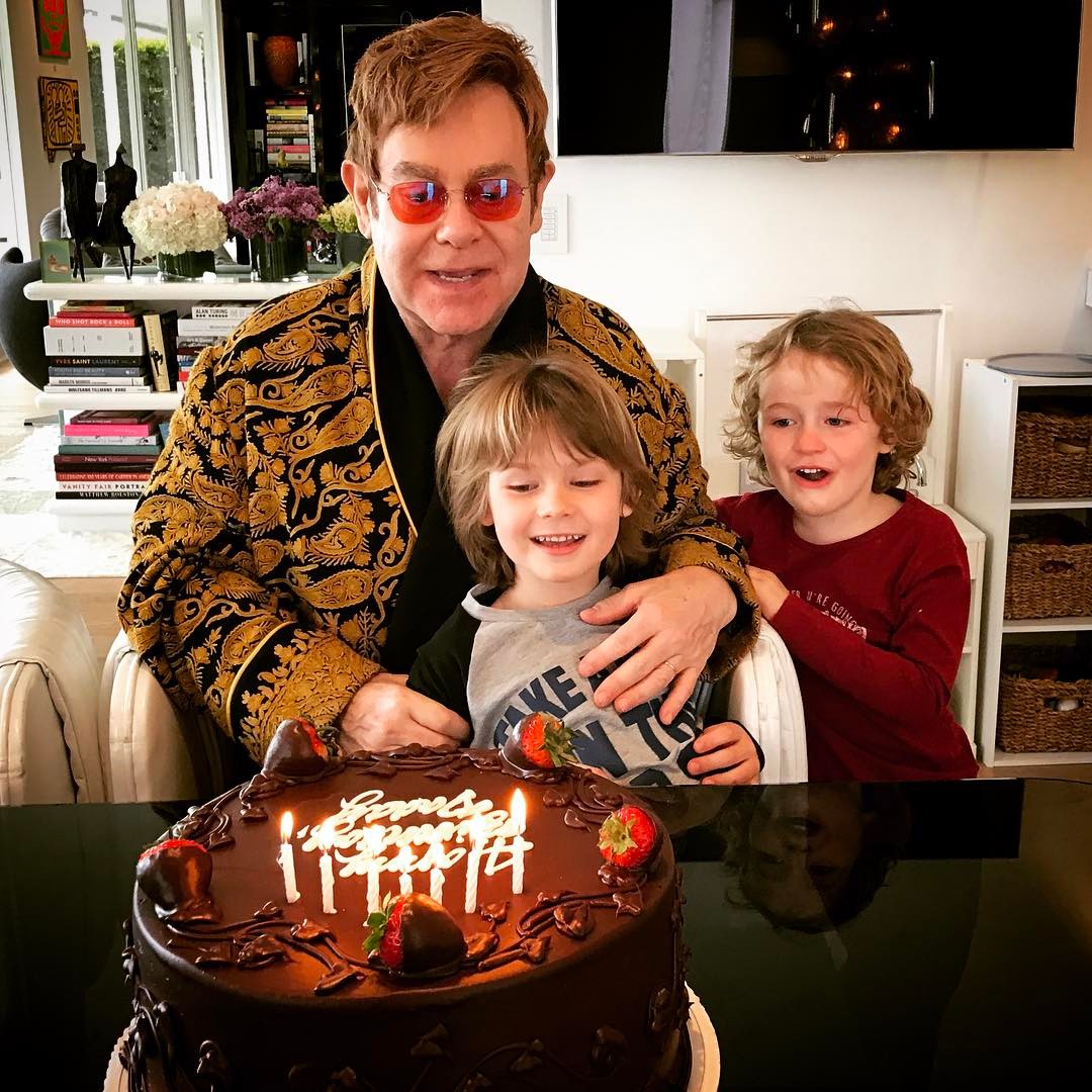 Fotos Parada de estrelas para celebrar vida e carreira de Elton John