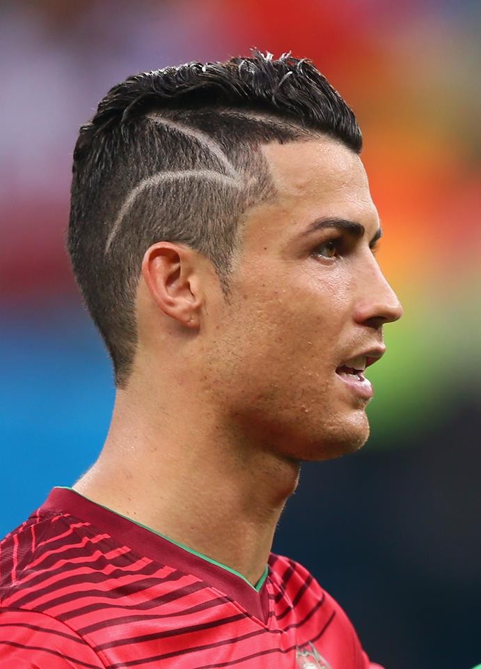 CR7 não cortou cabelo para ajudar criança - MoveNotícias