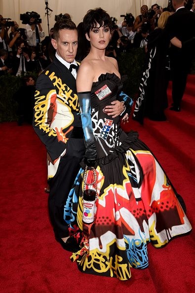 Katy Parry com director criativo da Moschino, Jeremy Scott