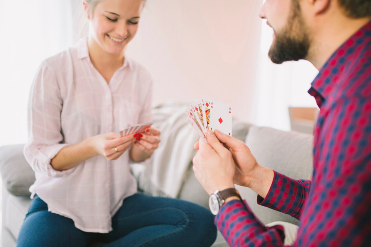 5 Jogos de Cartas Para 2 Pessoas: Diversão Garantida a Dois - MoveNotícias